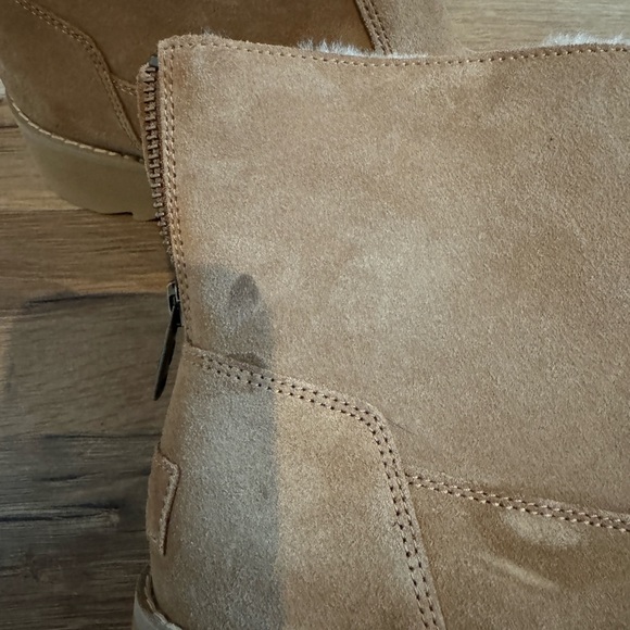 Chestnut Ugg Boot - Picture 8 of 8